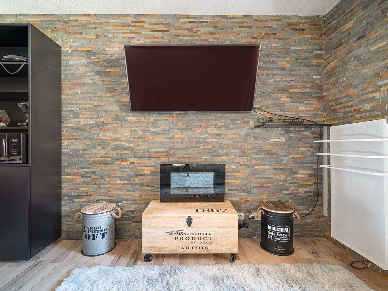 Foto 5 von 15: Gemütliches Studio-Apartment mit Balkon und Küche