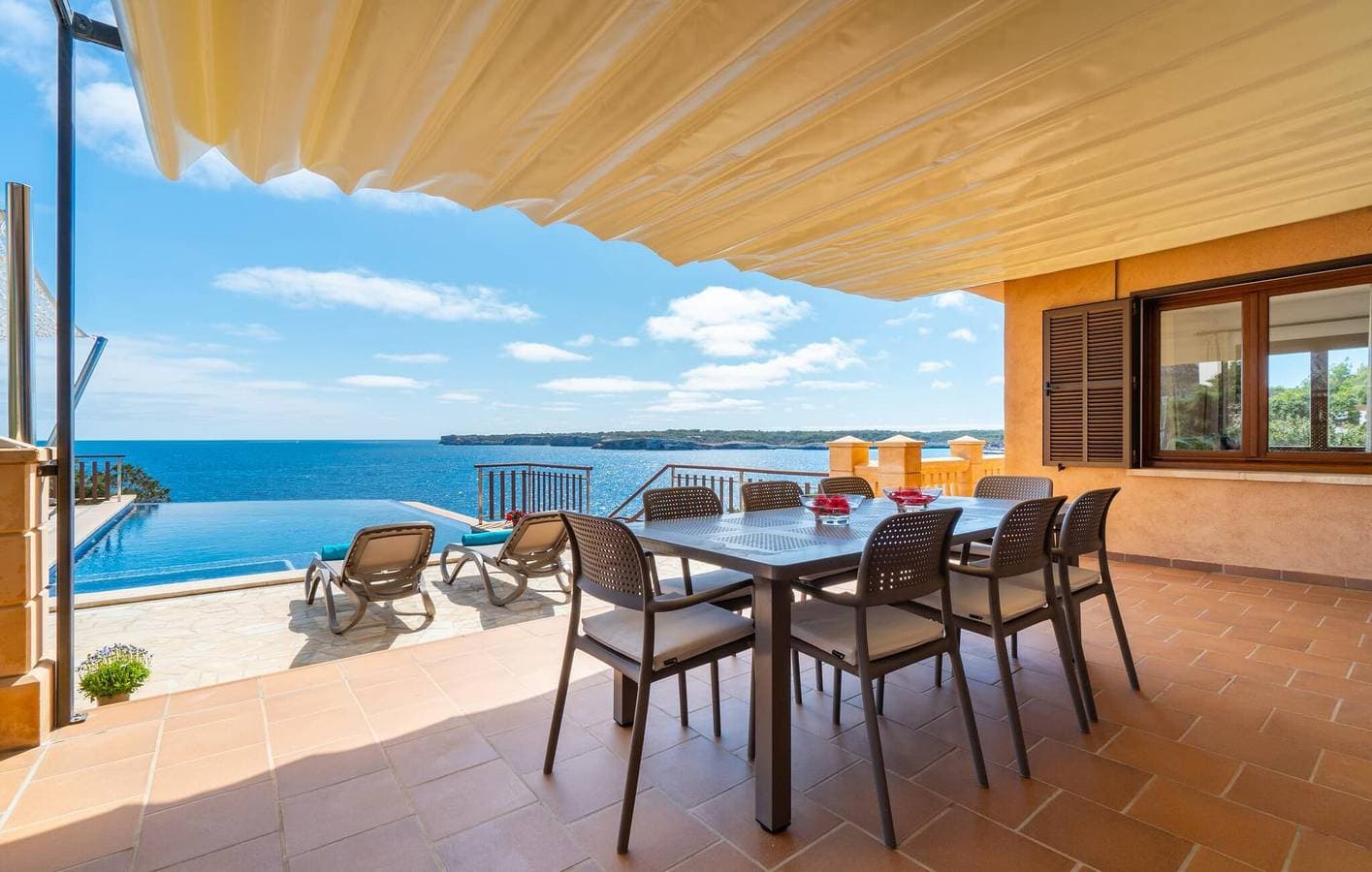 Foto 7 von 60: Oase mit Meerblick: Geräumiges Apartment mit Pool und Terrasse