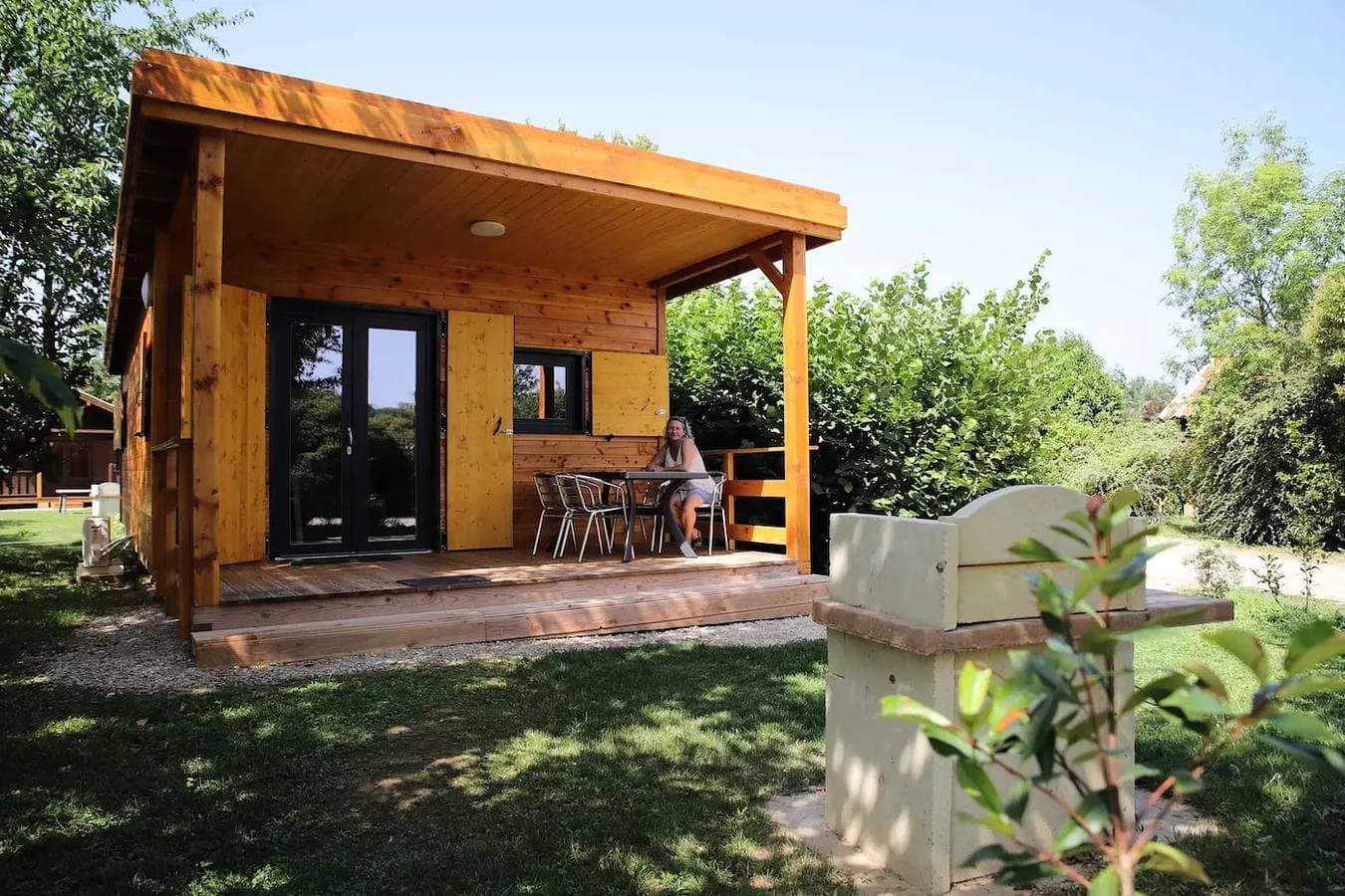 Foto 4 von 44: Chalet Pmr Komfort 1 Zimmer klimatisierter - 35m2+überdachte Terrasse von 14m2 - Haushalt Inklusive* 4 Personen
