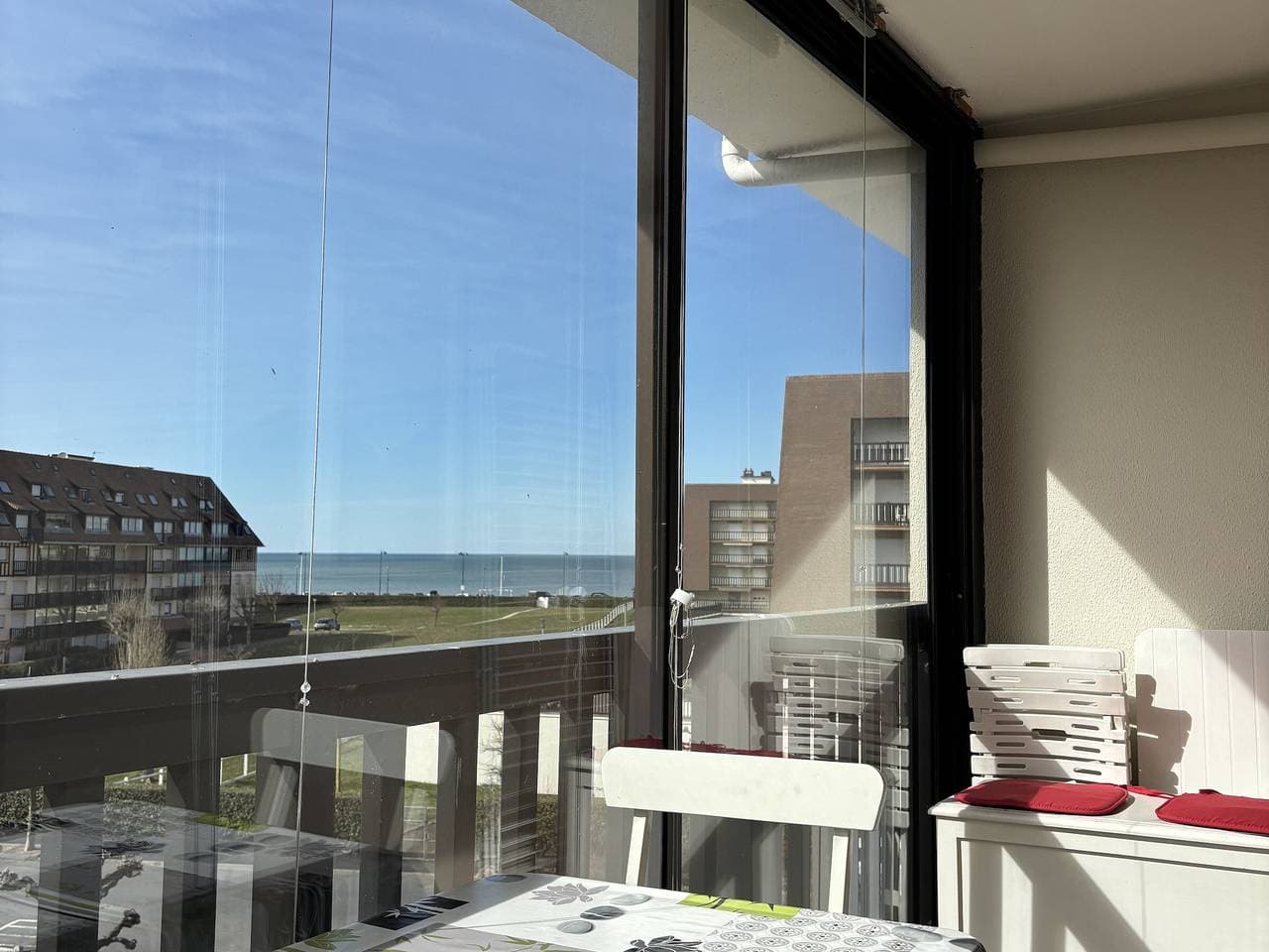 Foto 8 von 16: 2-Zimmer-Wohnung mit Meerblick-Loggia und Parkplatz, Strandnah