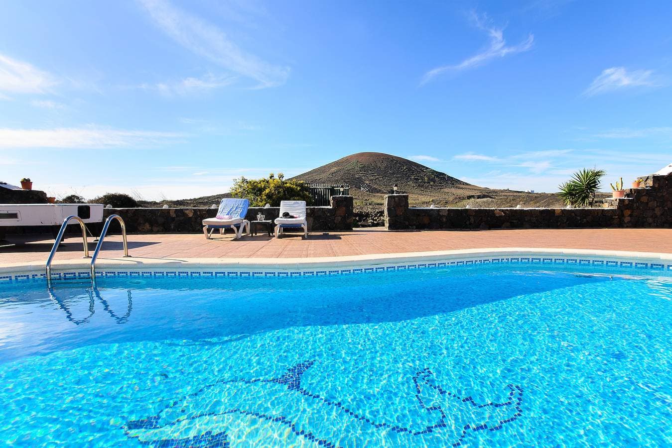 Foto 4 von 29: Clara Suite 3 mit großem Pool, beeindruckender Aussicht, Terrasse und Garten