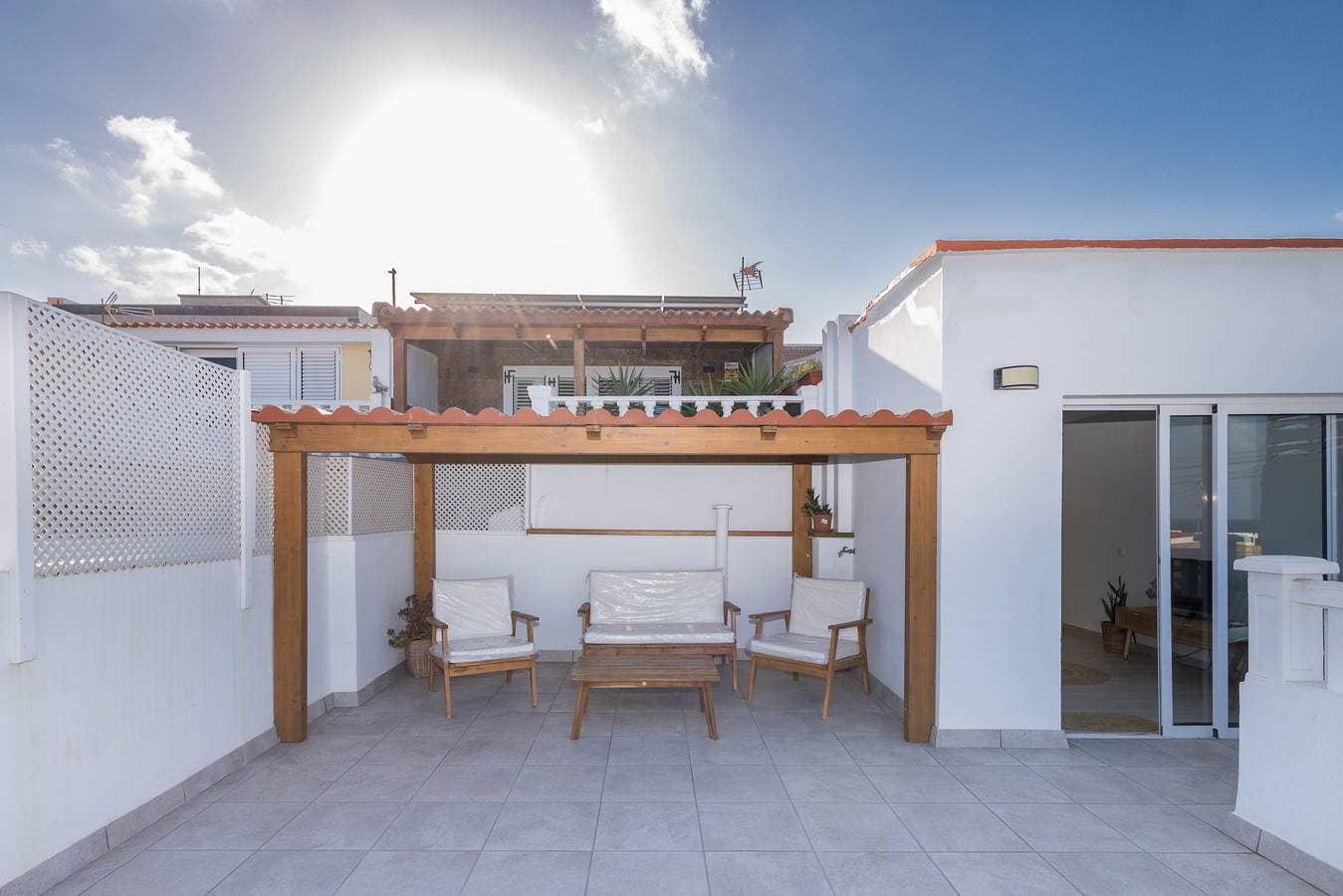 Foto 4 von 54: Sea Views Private Terrace 2Br House near the Beach