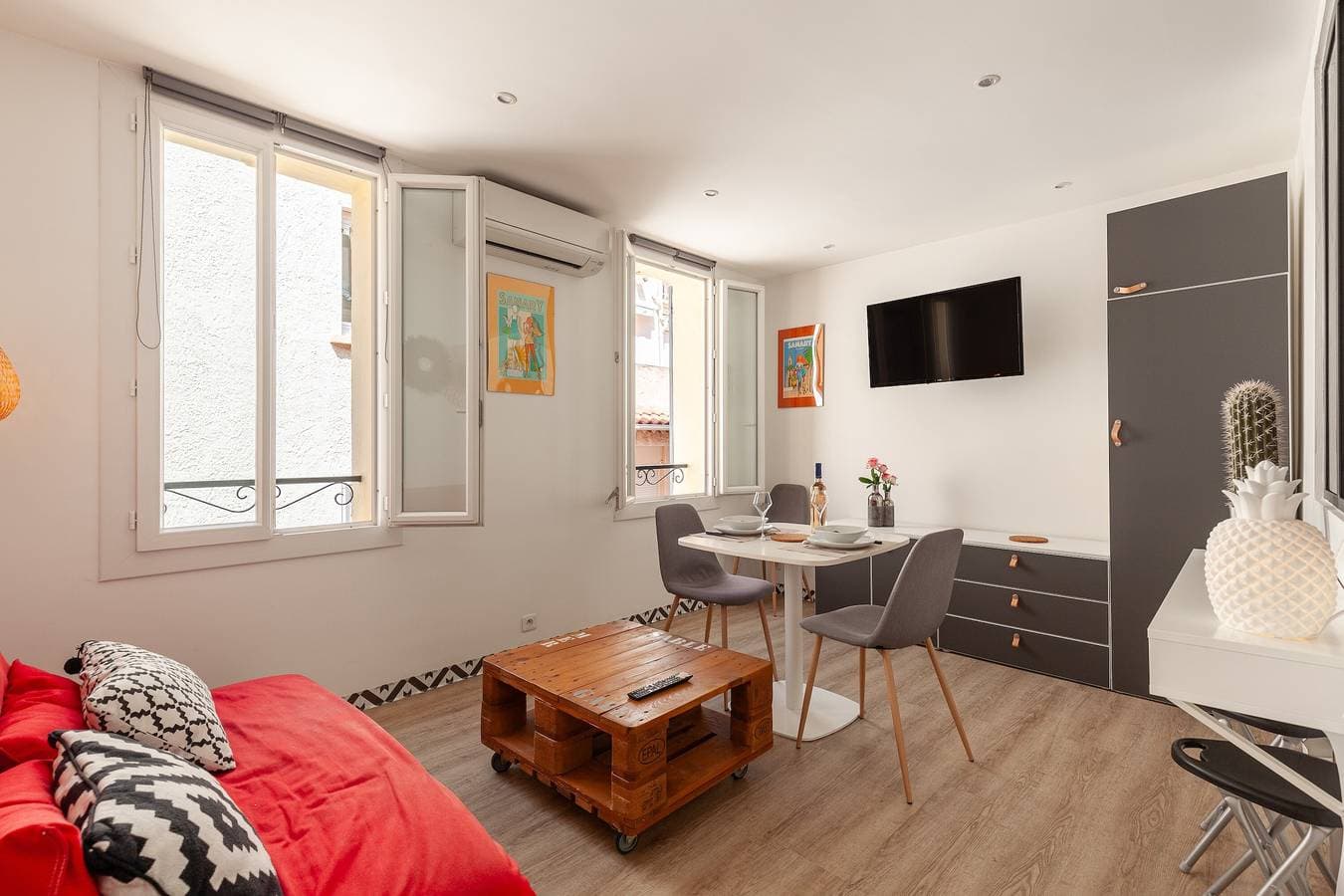 Foto 3 von 20: Appartement 'Joli T2 Au Cœur Des Rues Piétonnes' mit Balkon und Klimaanlage