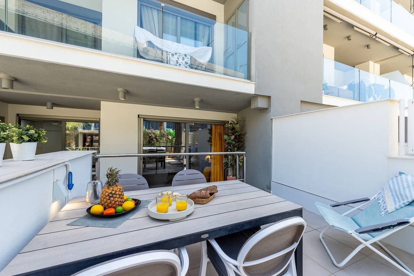 Foto 2 von 37: Ferienwohnung 'Luxuriöses Zweibettzimmer' mit privater Terrasse, WLAN und Klimaanlage