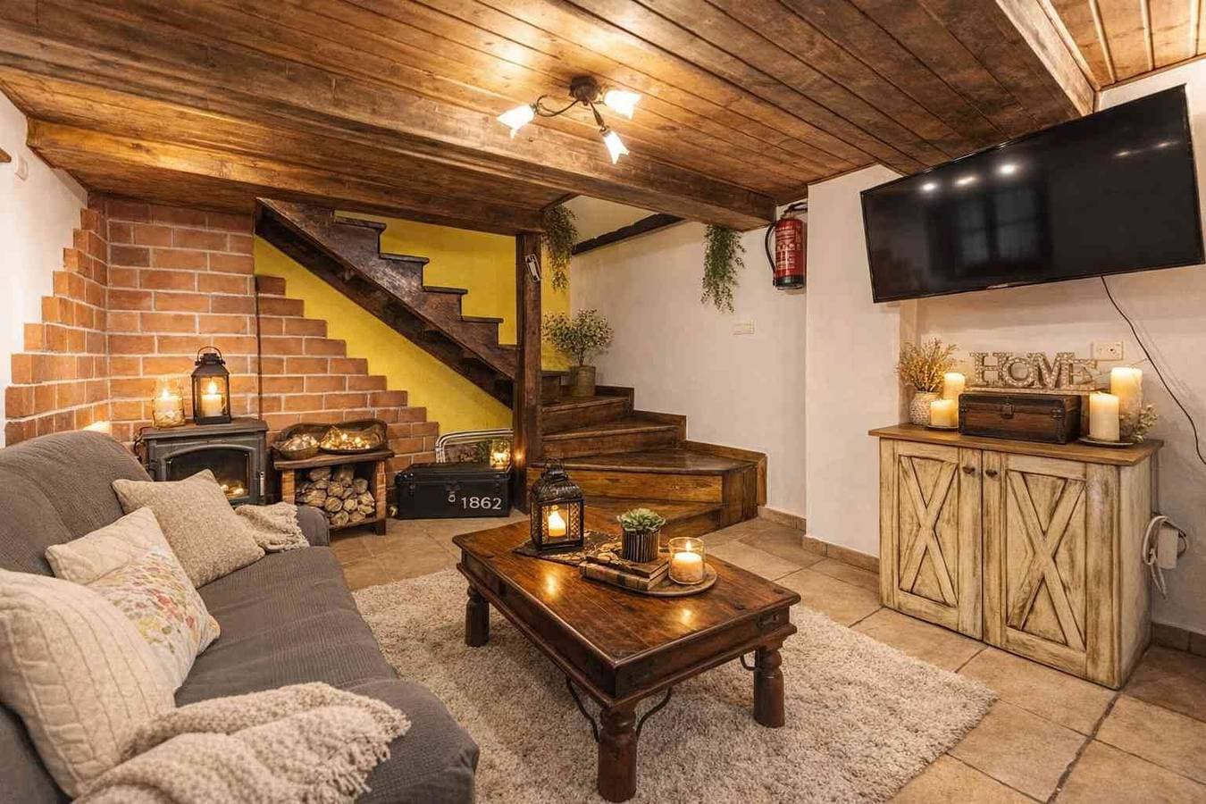 Foto 13 von 40: Ferienhaus 'La Congosta Mágica Aldea De Montaña' mit Bergblick, Gemeinschaftsterrasse & WLAN