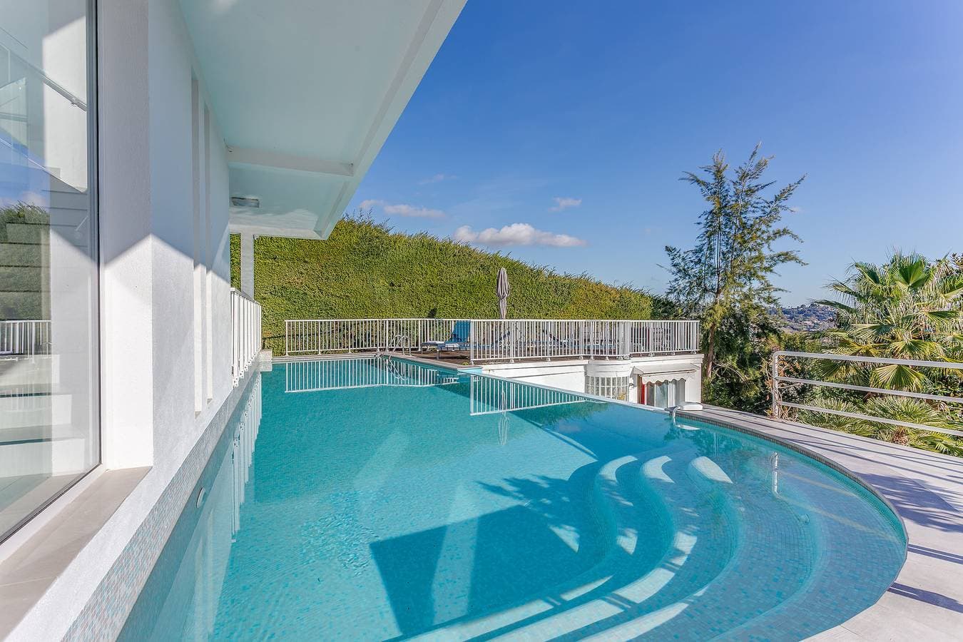 Villa Loupa by Riviera Holiday Homes 1