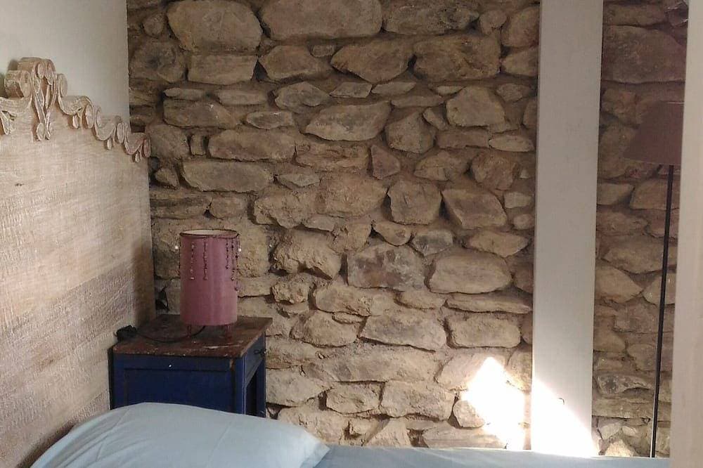 Foto 2 von 30: Steinhaus 4 Schlafzimmer, 2 Bäder. Stadtzentrum. Strand in 150 m. Sonniger geschlossener Garten