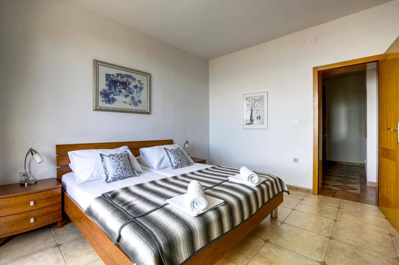 Foto 13 von 16: Two-Bedroom Apartment with Terrace and Sea View
