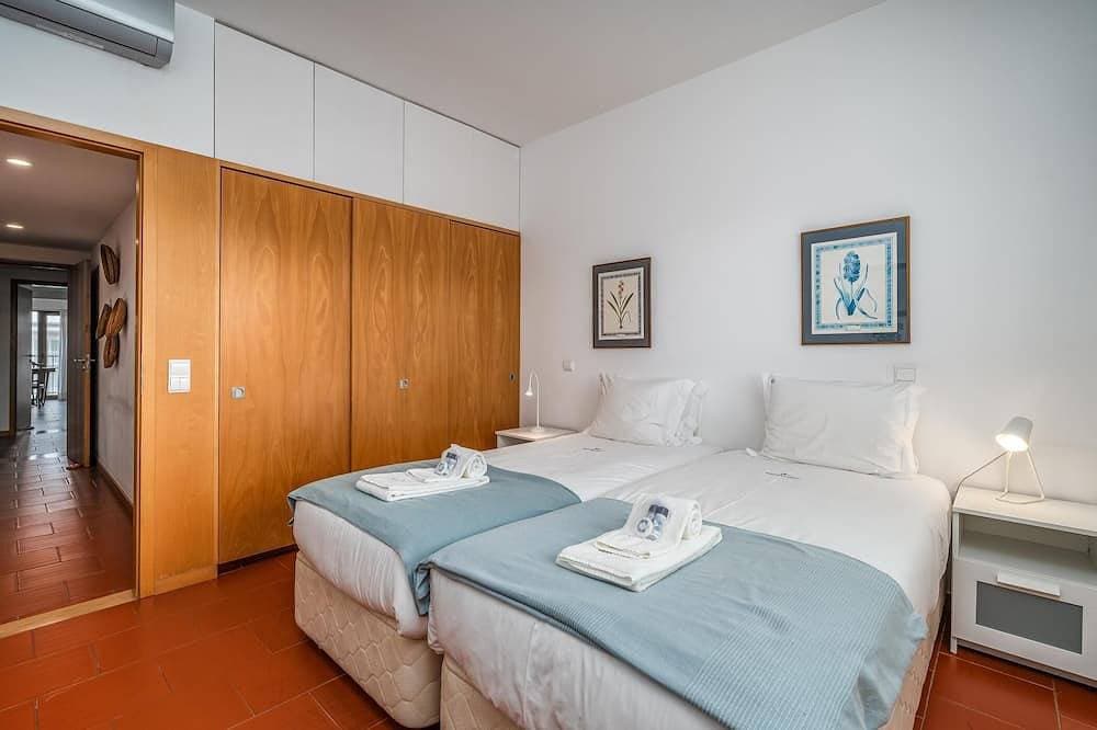 Foto 2 von 30: Top-floor marina apartment with classic charm