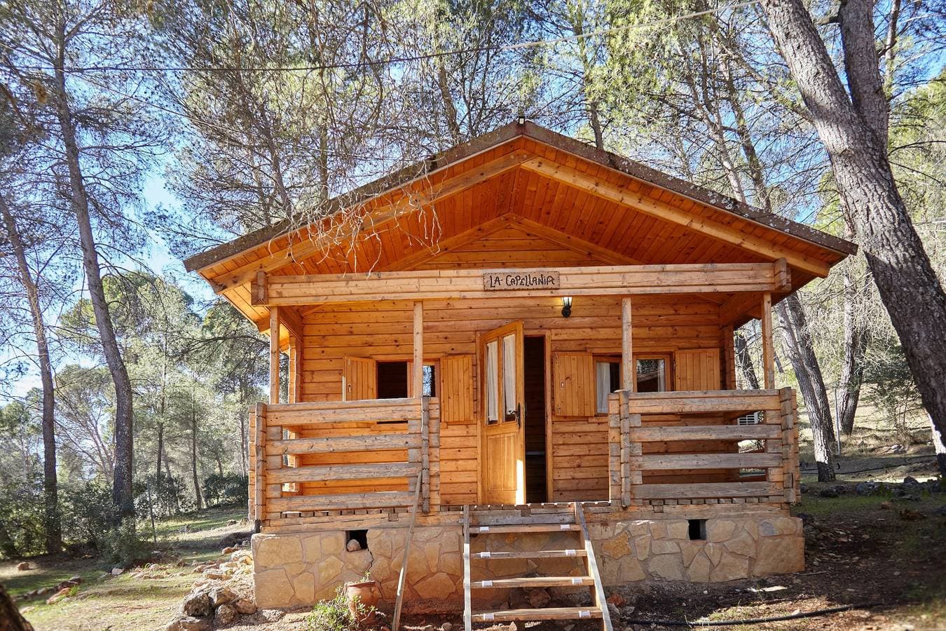 Foto 2 von 38: Landhaus 'Cabaña De Madera 5' mit Bergblick, Gemeinschaftspool und Klimaanlage