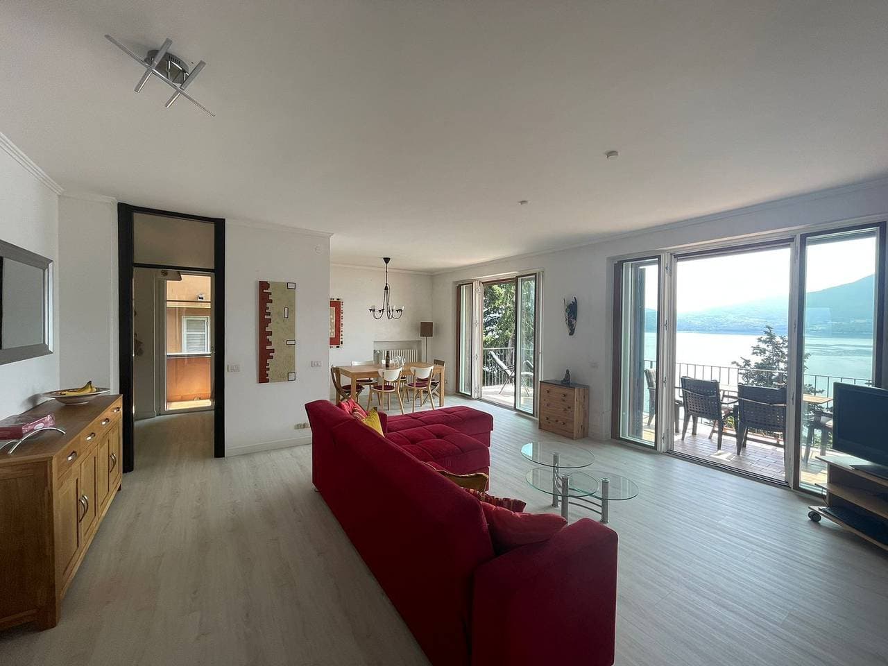 Foto 8 von 32: Gioia apartment with lake view and pool