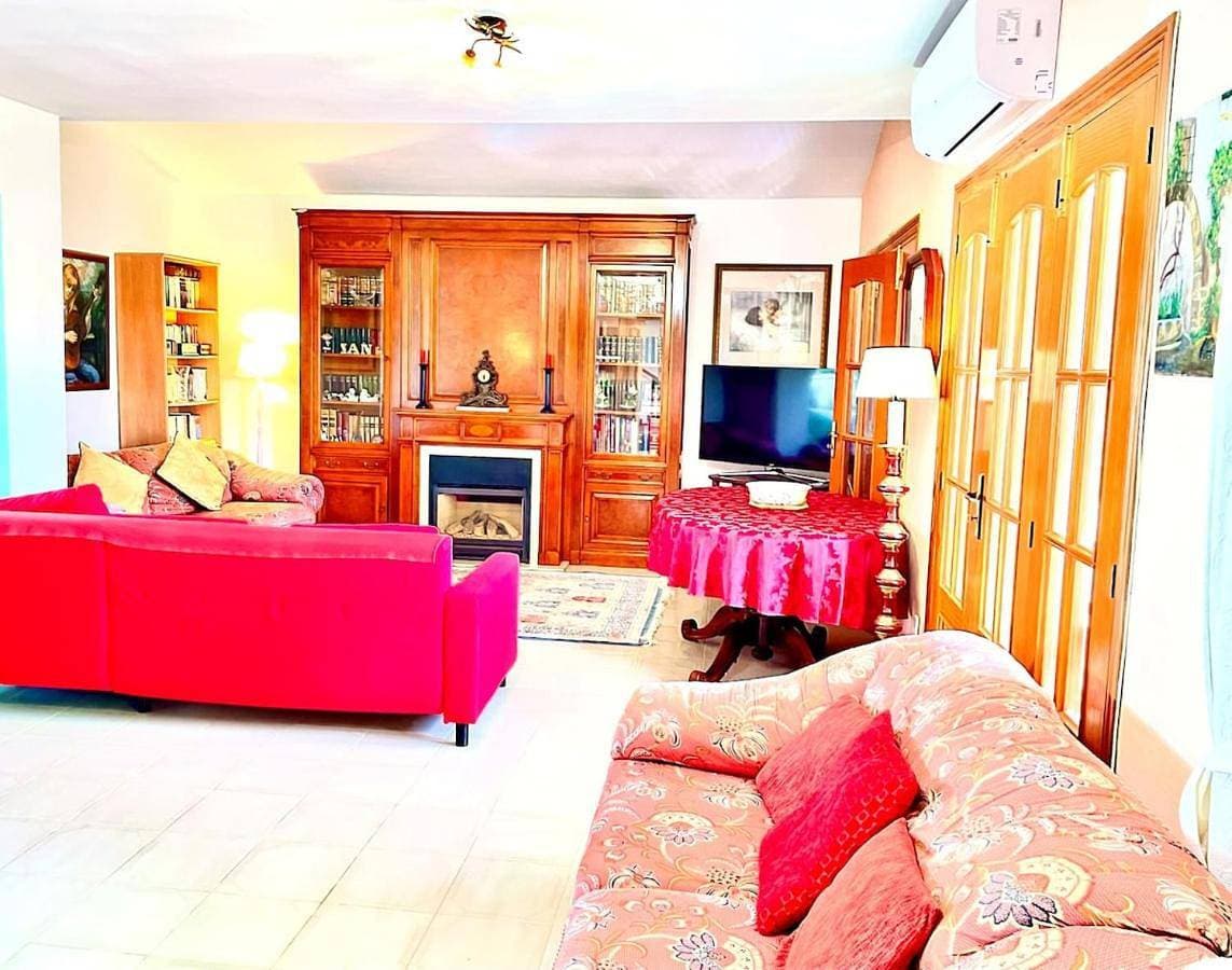 Foto 2 von 47: Villa with Sea View