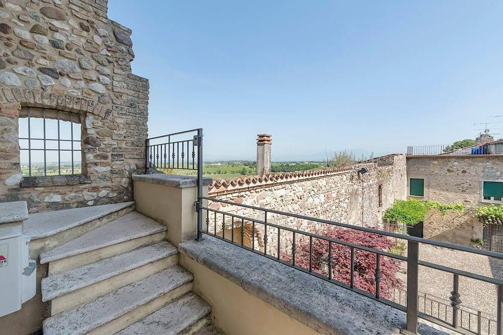Foto 11 von 21: Ferienwohnung 'Casa Dolce Casa Al Castello' mit Seeblick, WLAN und Klimaanlage
