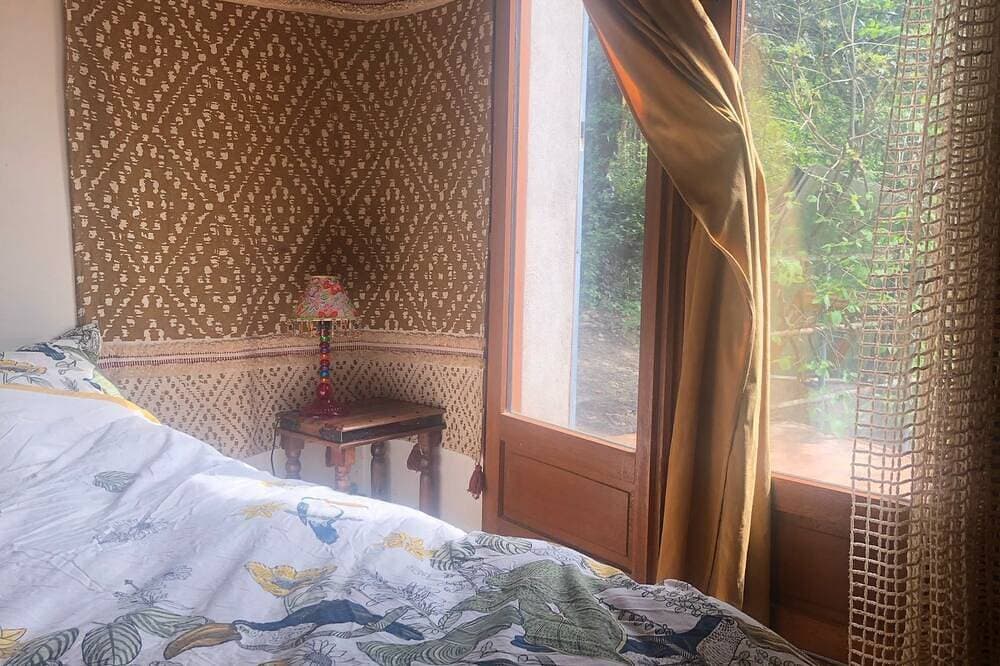 Like a cabin, between forest and river, with a terrace facing the garden. 1