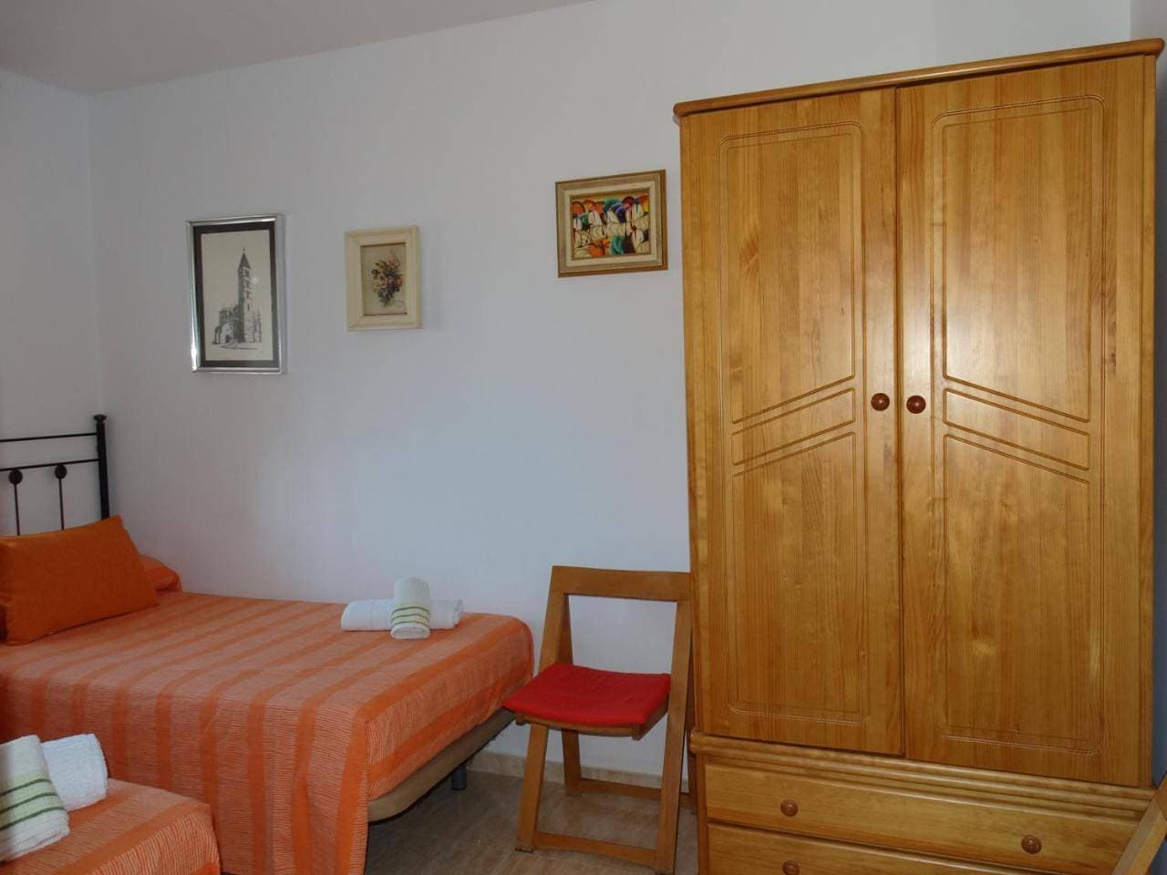 Foto 6 von 27: Three-Bedroom Apartment