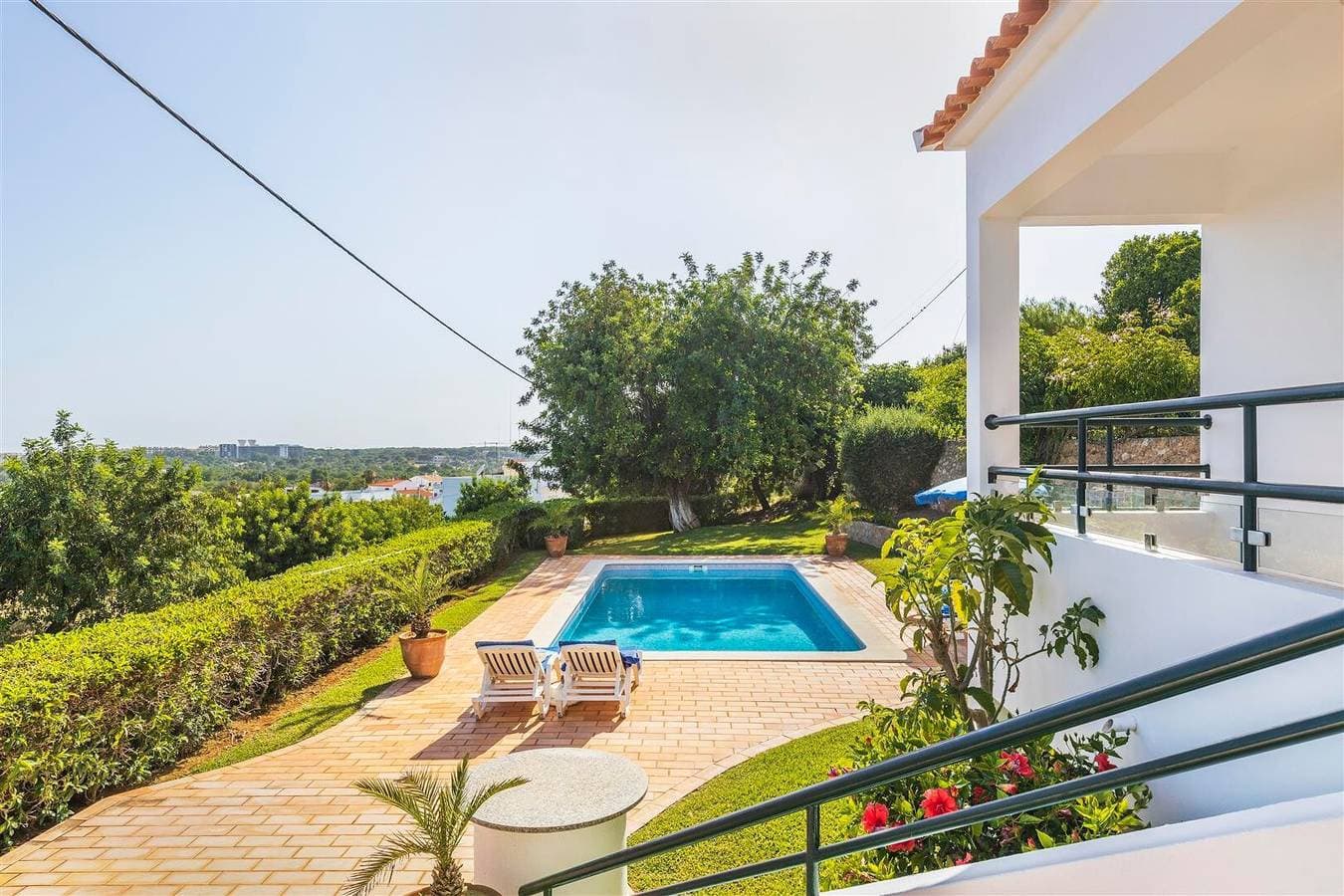 Foto 3 von 26: Villa Casa Moura mit Bergblick, Pool und WLAN