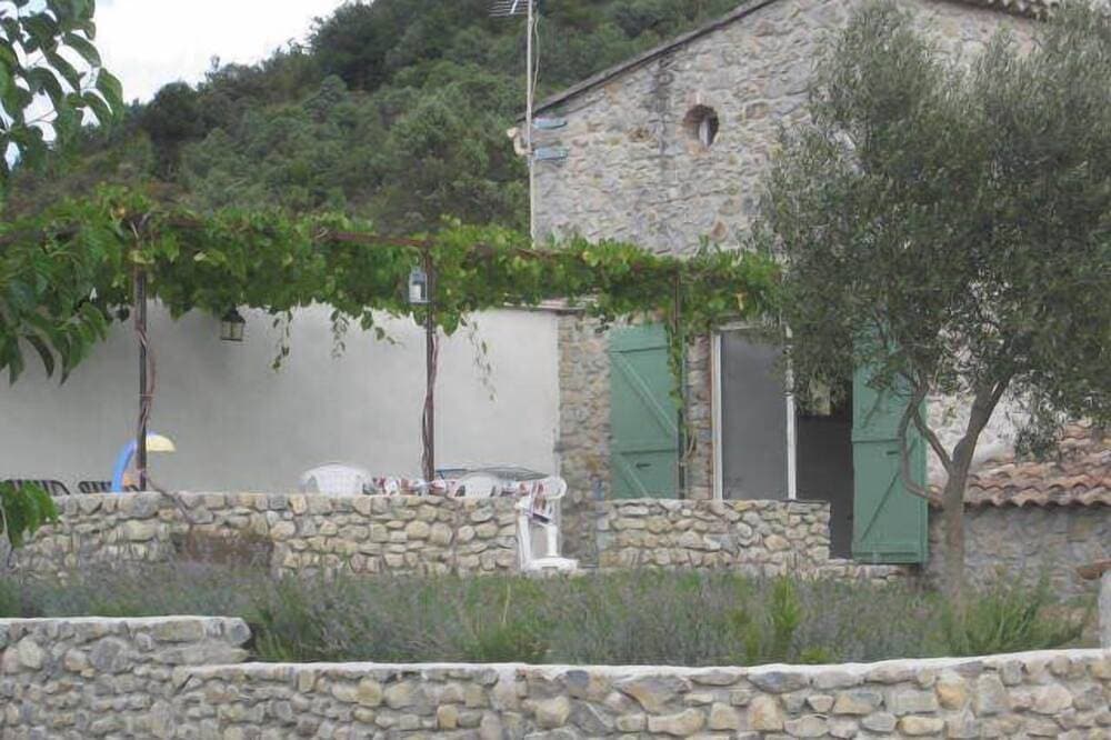 Großes Ferienhaus in einem Bauernhaus aus Stein, typisch für die südliche Ardèche 1