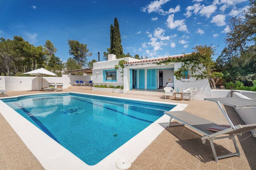 Schöne Villa für 6 Personen mit großem Pool, Meer- und Sonnenuntergangsblick in den Hügeln von San J... 1