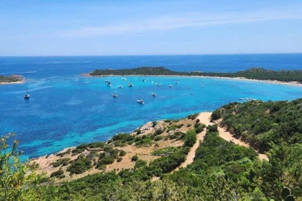 Foto 12 von 20: Wonderful view of the island of Tavolara
