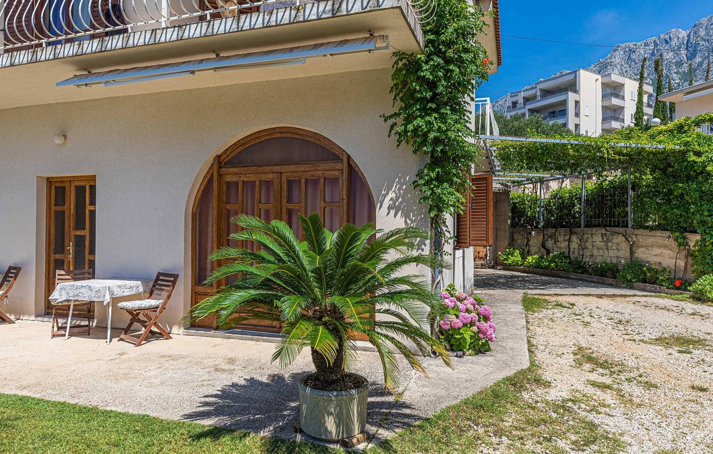 Foto 7 von 22: Reizende Ferienwohnung in Makarska: 700 m bis zur Küste, WLAN, Parkplatz und mehr!