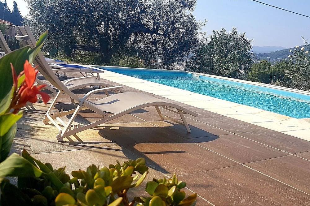 Giulia Wohnung in Villa mit Gartenparkplatz geteilter Innenpool 1