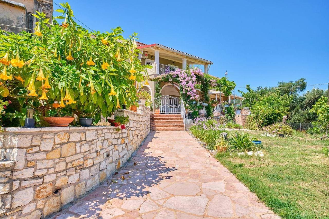 Bougainvillea Escape Cottage 1