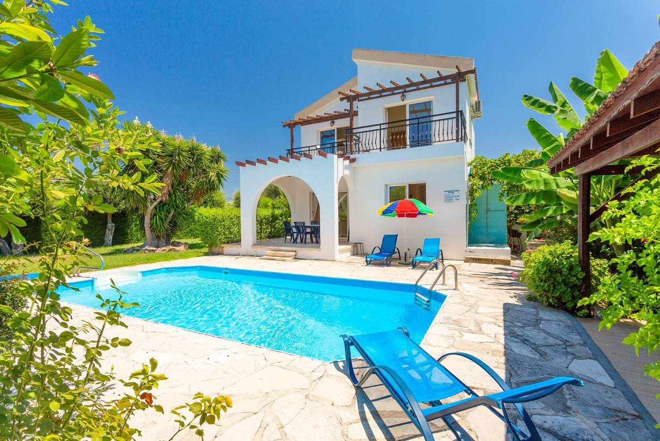 Foto 3 von 29: Villa für 4 Personen mit Balkon