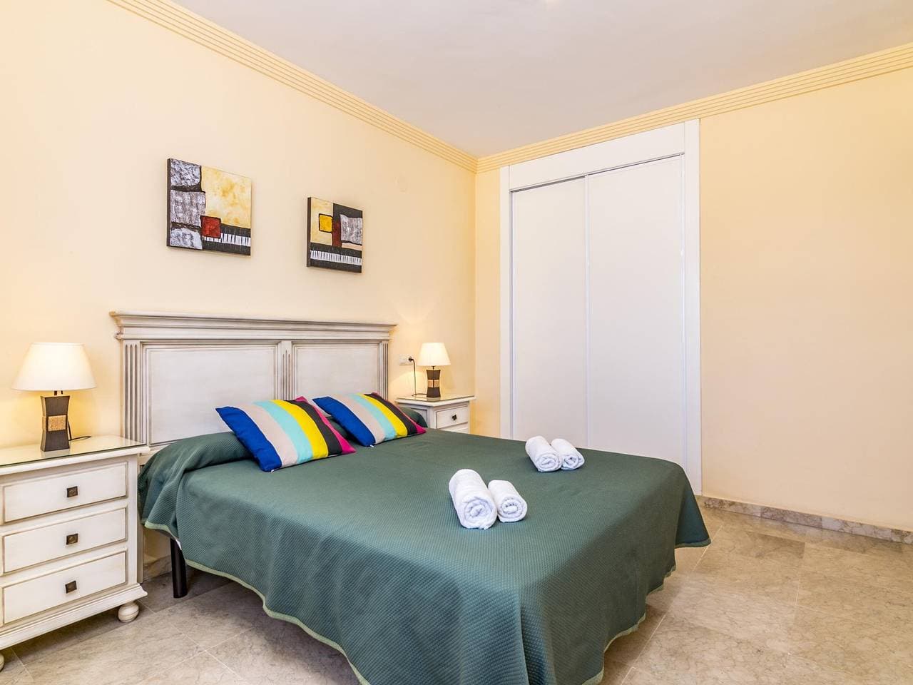Foto 8 von 22: Apartment am Meer mit Pool, Klimaanlage, WLAN und Parkplatz in Marbella