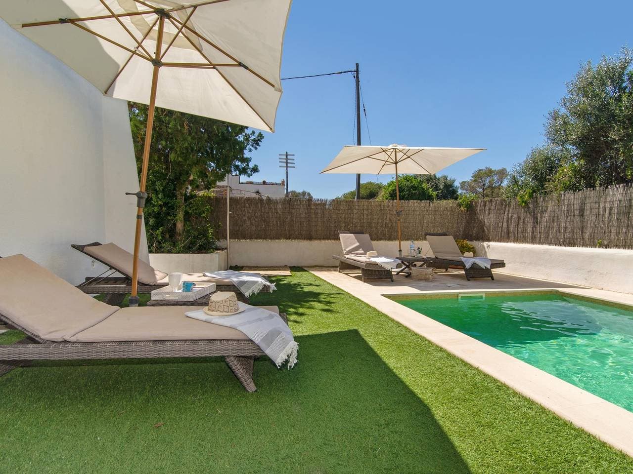 Foto 8 von 45: Ein hübsches Chalet im Ibicenco-Stil für bis zu 5 Erwachsene und 1 Kind mit Pool