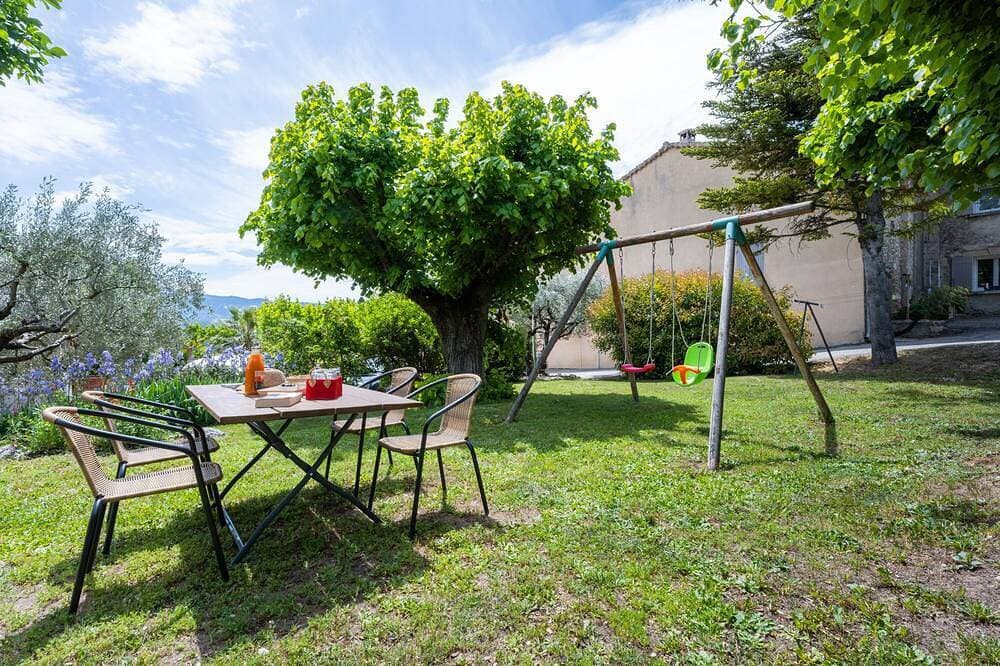 Foto 12 von 29: Einzelzimmer-Le Ventoux-Komfort-Ensuite mit Bad-Blick auf die Landschaft