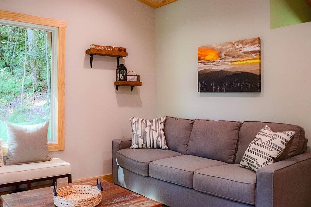 Foto 10 von 22: Modern Smoky Mtn Cabin w/ Hot Tub & Fire Pit | Near Bryson City