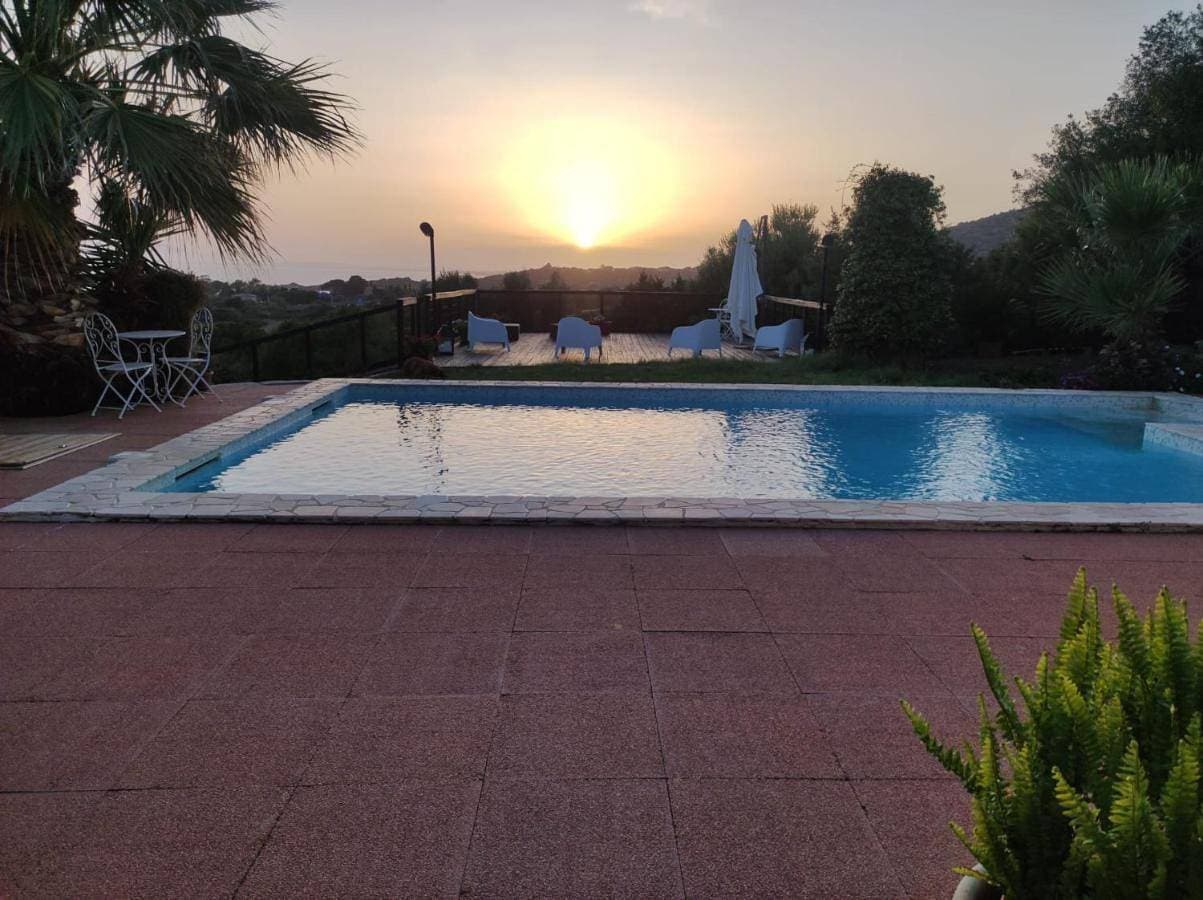 Villa con piscina sul mare sud Sardegna 1