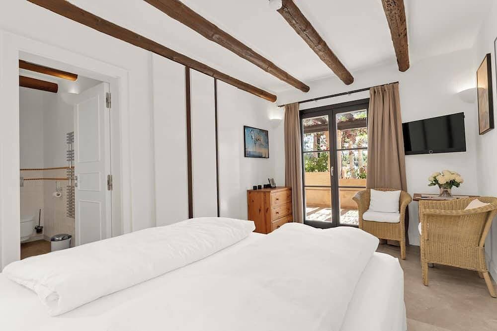 Foto 6 von 30: Luxurious villa with amazing sea view and mesmerizing sunsets in Cala Llamp