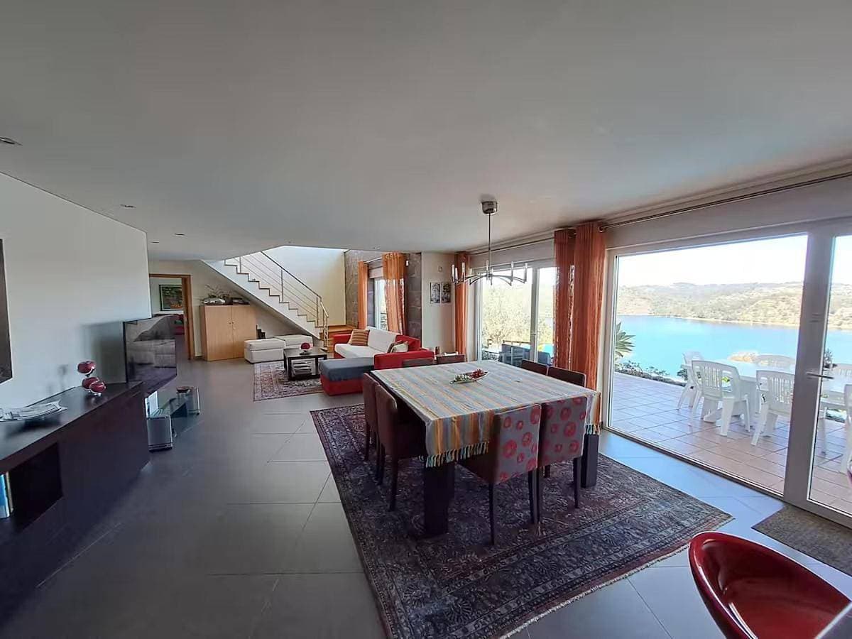 Foto 4 von 21: Four-Bedroom House