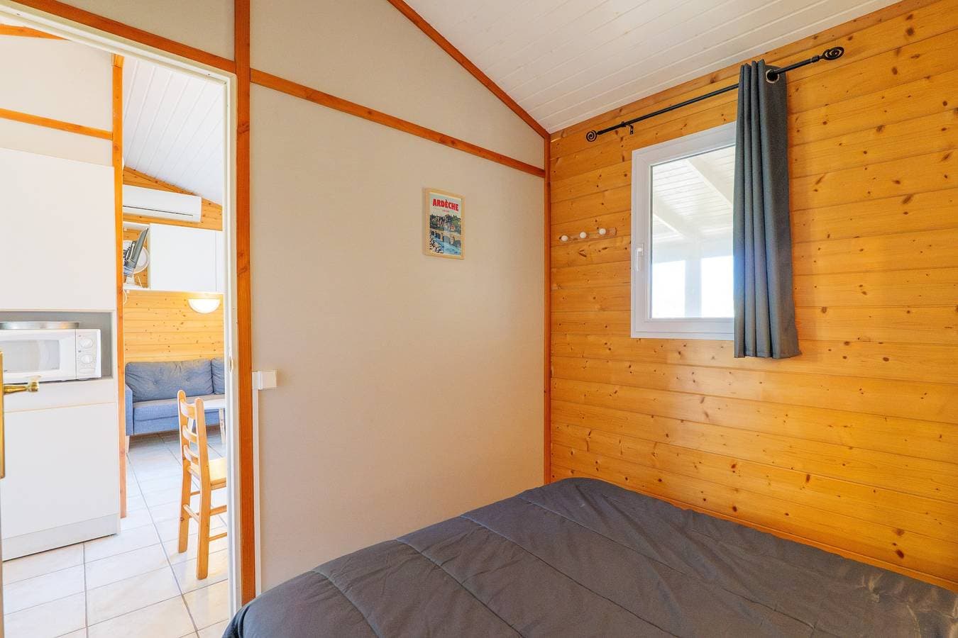 Foto 9 von 25: „Les Gîtes de Chauzon 3“ mit Gemeinschaftspool und Klimaanlage