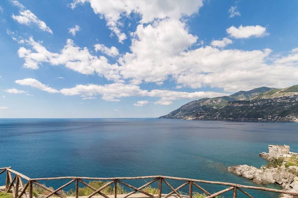 Foto 7 von 30: Entspannende Villa am Meer in Strandnähe, Maxi-Whirlpool, atemberaubende Aussicht und Parkplatz