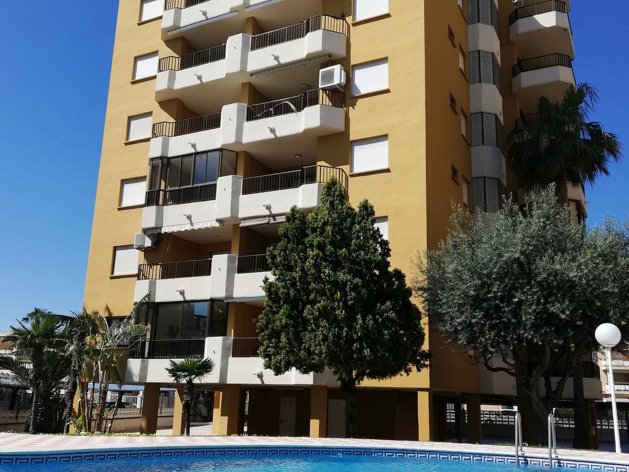 Foto 4 von 25: Familienwohnung mit Garten und Pool in Xeraco Playa