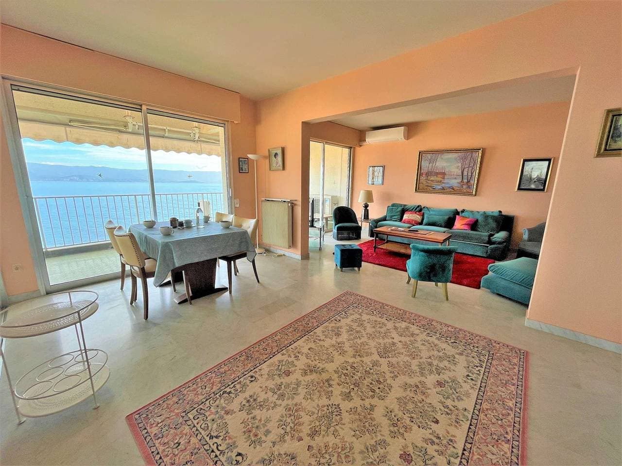 Foto 3 von 25: Geräumige 4-Zimmer-Wohnung mit Terrasse, Klimaanlage und Parkplatz in Ajaccio