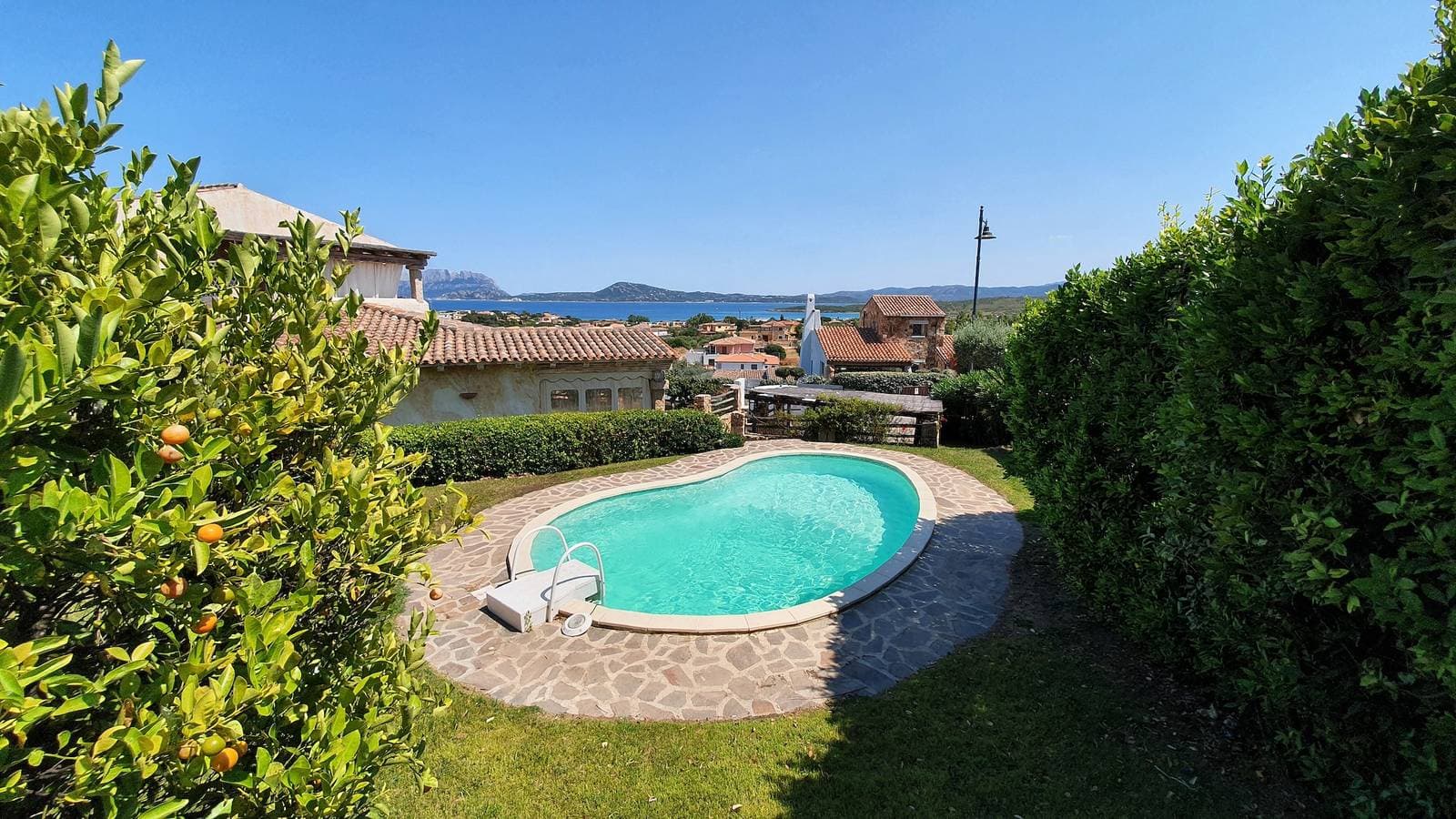 Foto 2 von 33: Villa mit privatem Pool und herrlichem Meerblick