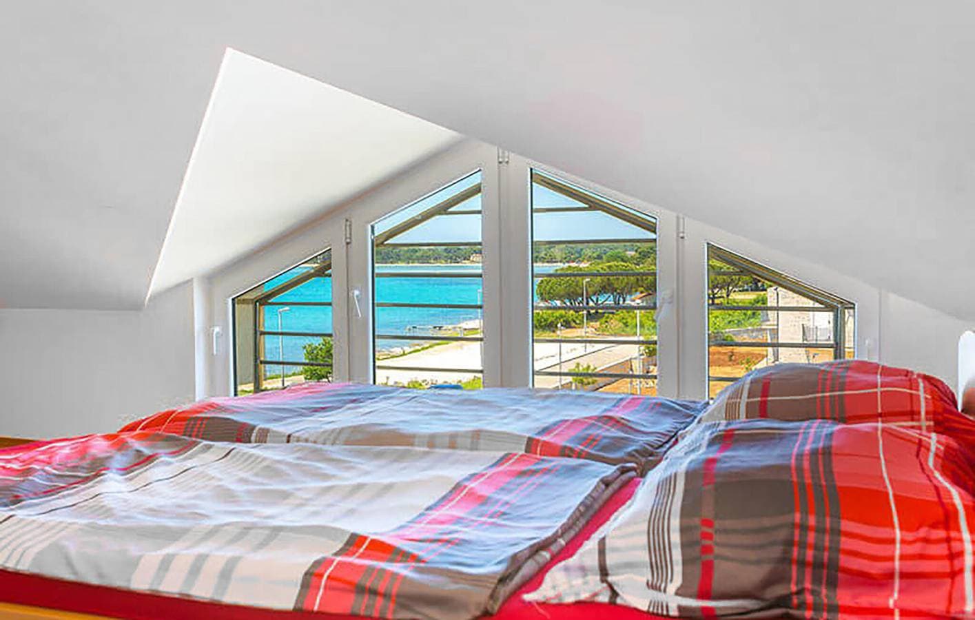 Foto 6 von 15: Apartment mit Panoramablick, WLAN und Parkplatz in der Nähe des Strandes Bijela