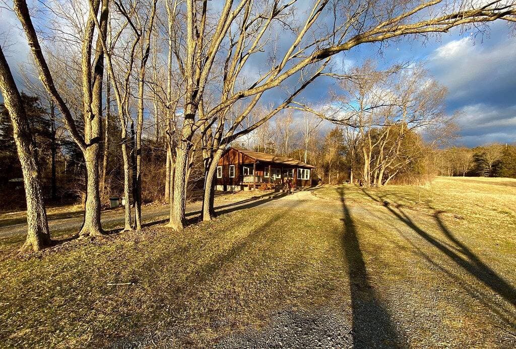 Foto 12 von 40: \"Walden\" Deluxe Riverfront Cabin auf 54 Hektar mit Whirlpool in der Nähe von Luray, Va