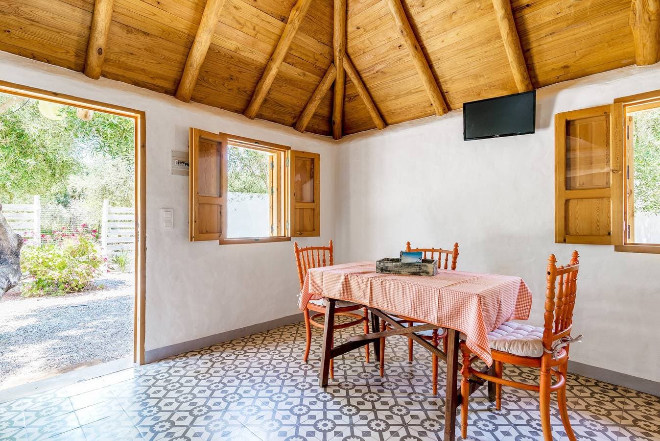 Foto 4 von 26: Studio „Casita Estudio El Castaño“ mit privatem Pool, Terrasse und WLAN
