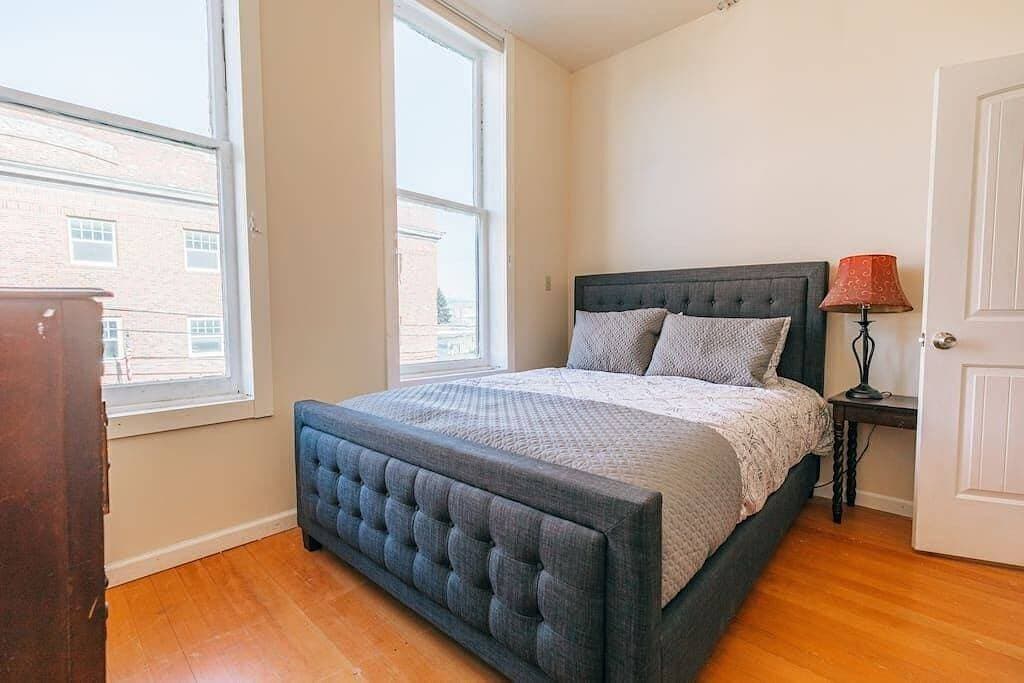 Foto 4 von 28: Opera House Loft - Historic Condo