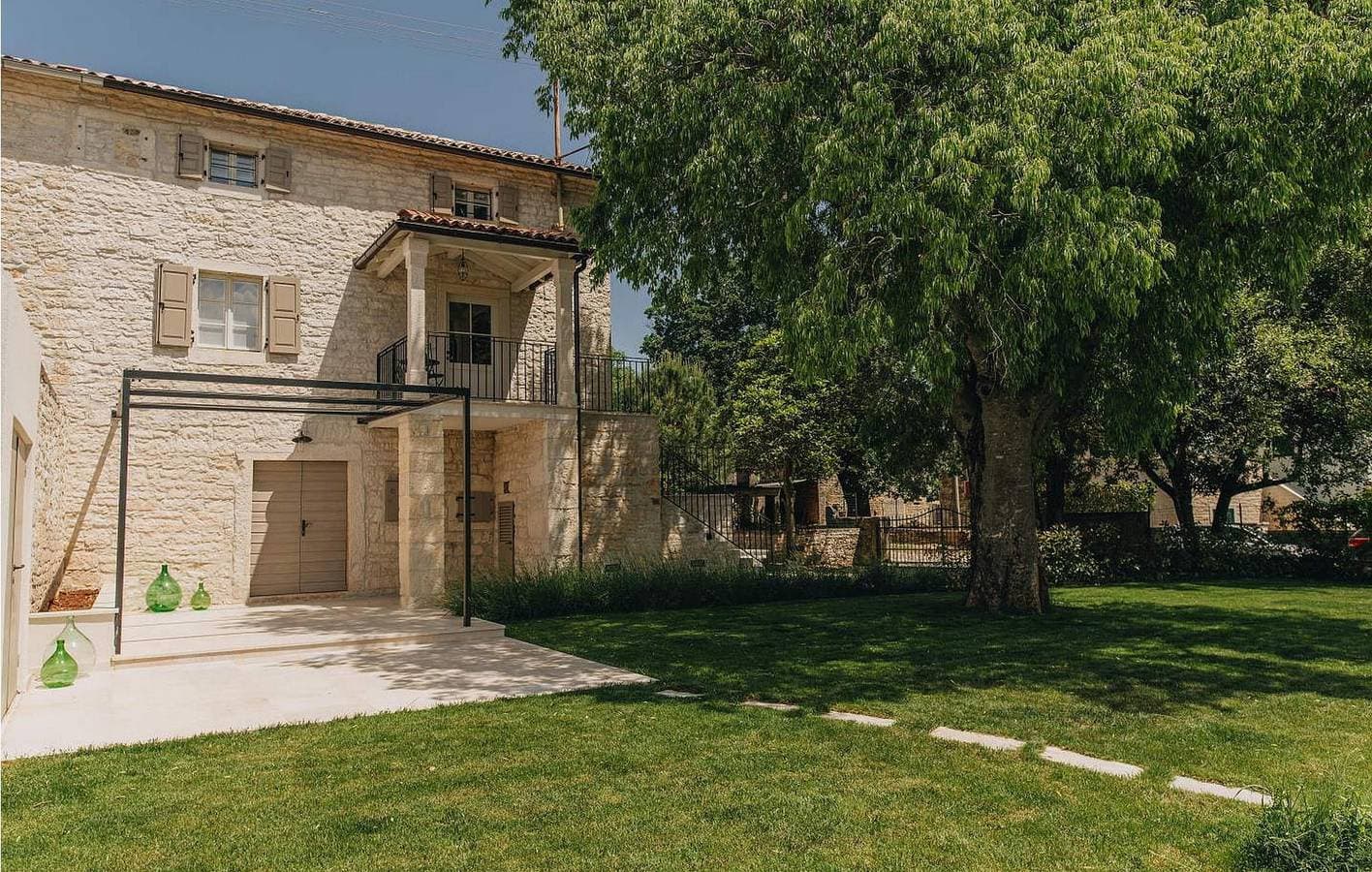 Foto 2 von 49: Charmante 140 m² große Wohnung mit Pool, Terrasse und WLAN in der Nähe von Baderna
