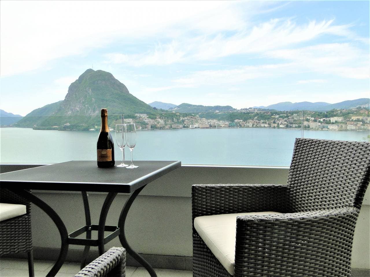Foto 9 von 42: Breathtaking View for a Romantic Stay