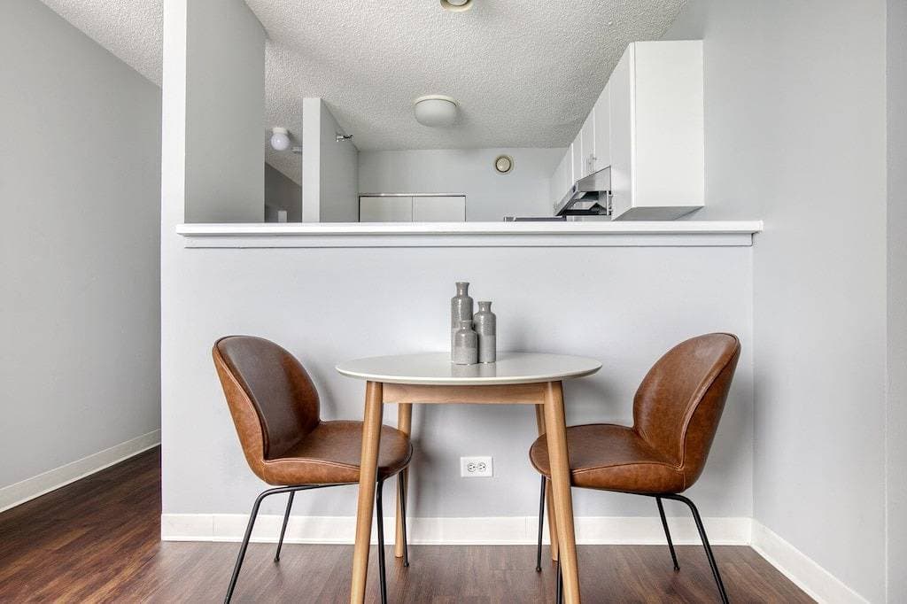 Foto 9 von 20: Luxe Streeterville Studio w/ Gym, Pool, walk to Navy Pier, by Blueground
