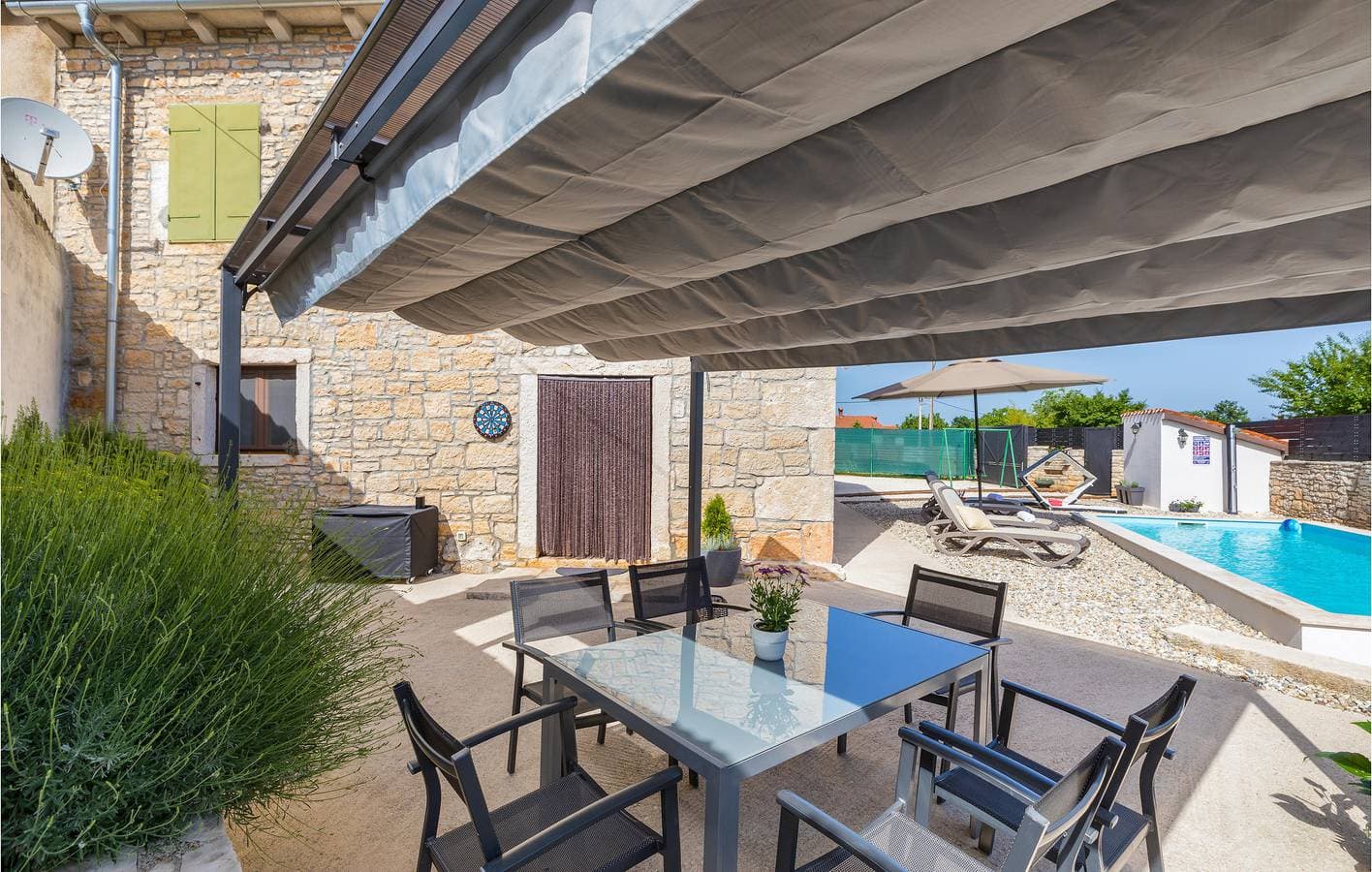 Foto 8 von 28: Charmante 70 m² große Wohnung mit Pool, Terrasse und WLAN in der Nähe von Sehenswürdigkeiten