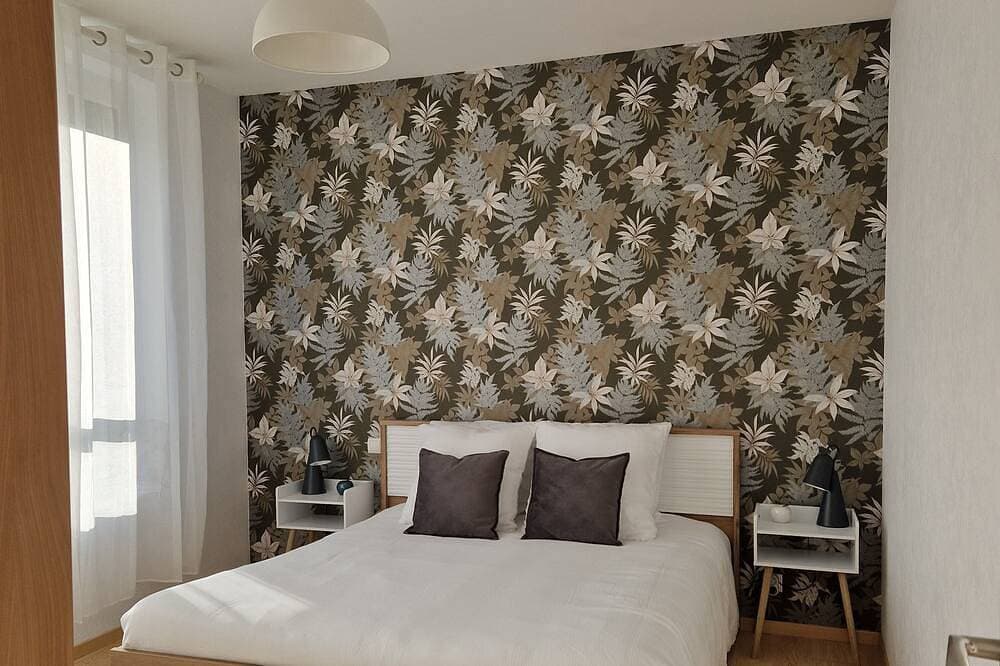 Bright Balneo apartment near train station 2 bedrooms 1