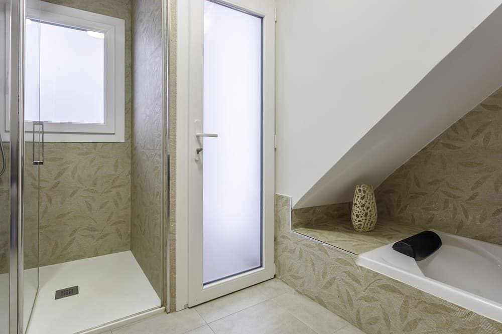 Foto 13 von 30: Sitges Centre Mediterranean House- 5 Bed/4 Bath/Private Pool- Sleeps up to 11