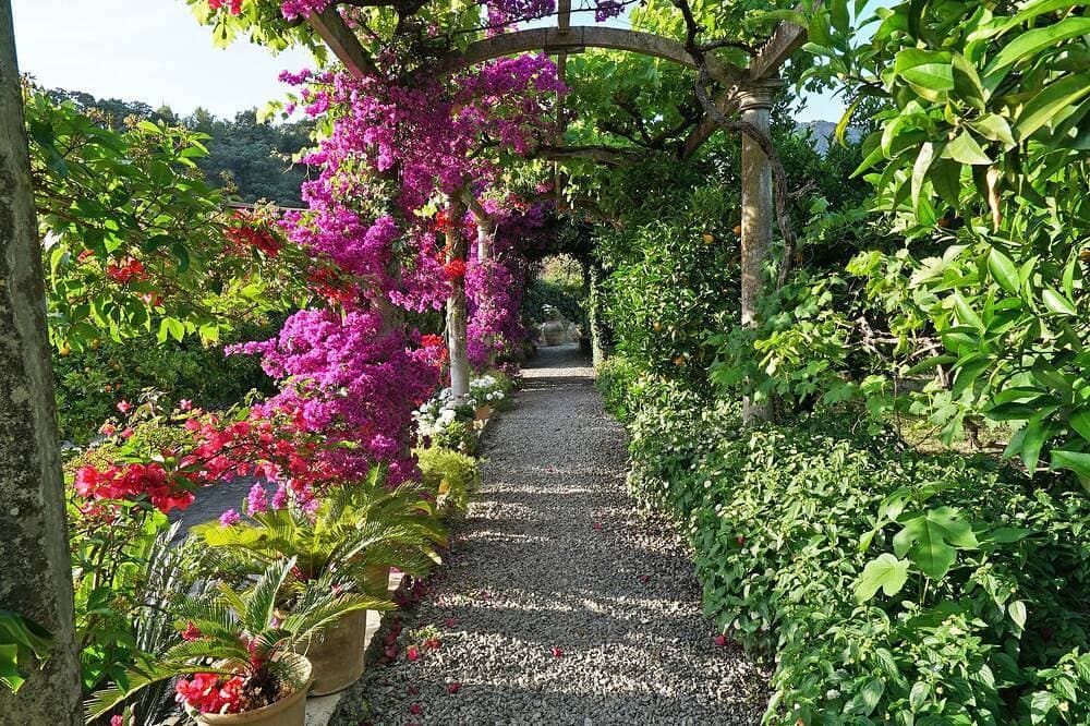 Foto 10 von 30: Stylish mansion in an enchanting garden in Biniaraix for 10 people